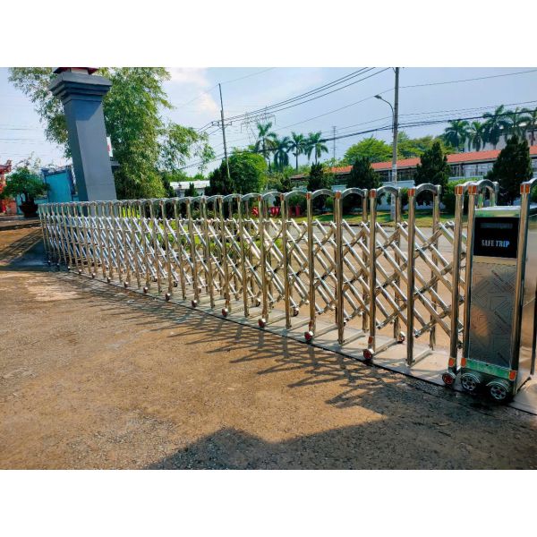 Cửa Cổng Xếp Bình Phươc. Cổng Xếp Inox - nhôm Chơn Thành. Trụ Barrier  Thanh Chắn. Barie Hàng Rào Chơn Thành Tỉnh Bình Phước nhập khẩu giá rẻ 